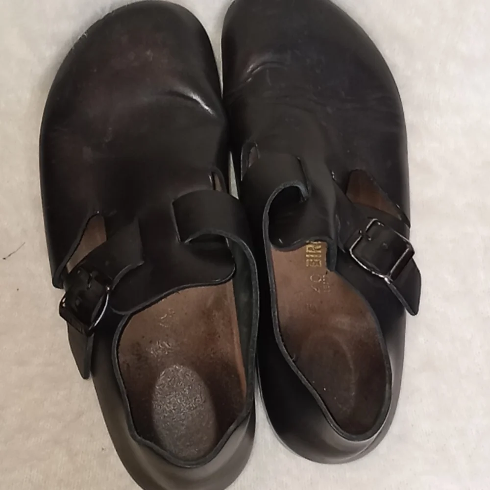 Birkenstock sz 7/7.5 clog sandal black